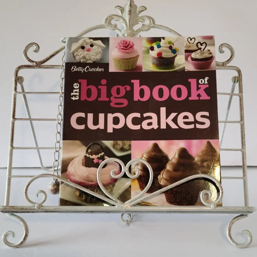 BETTY CROCKER '' THE BIG BOOK OF CUPCAKES